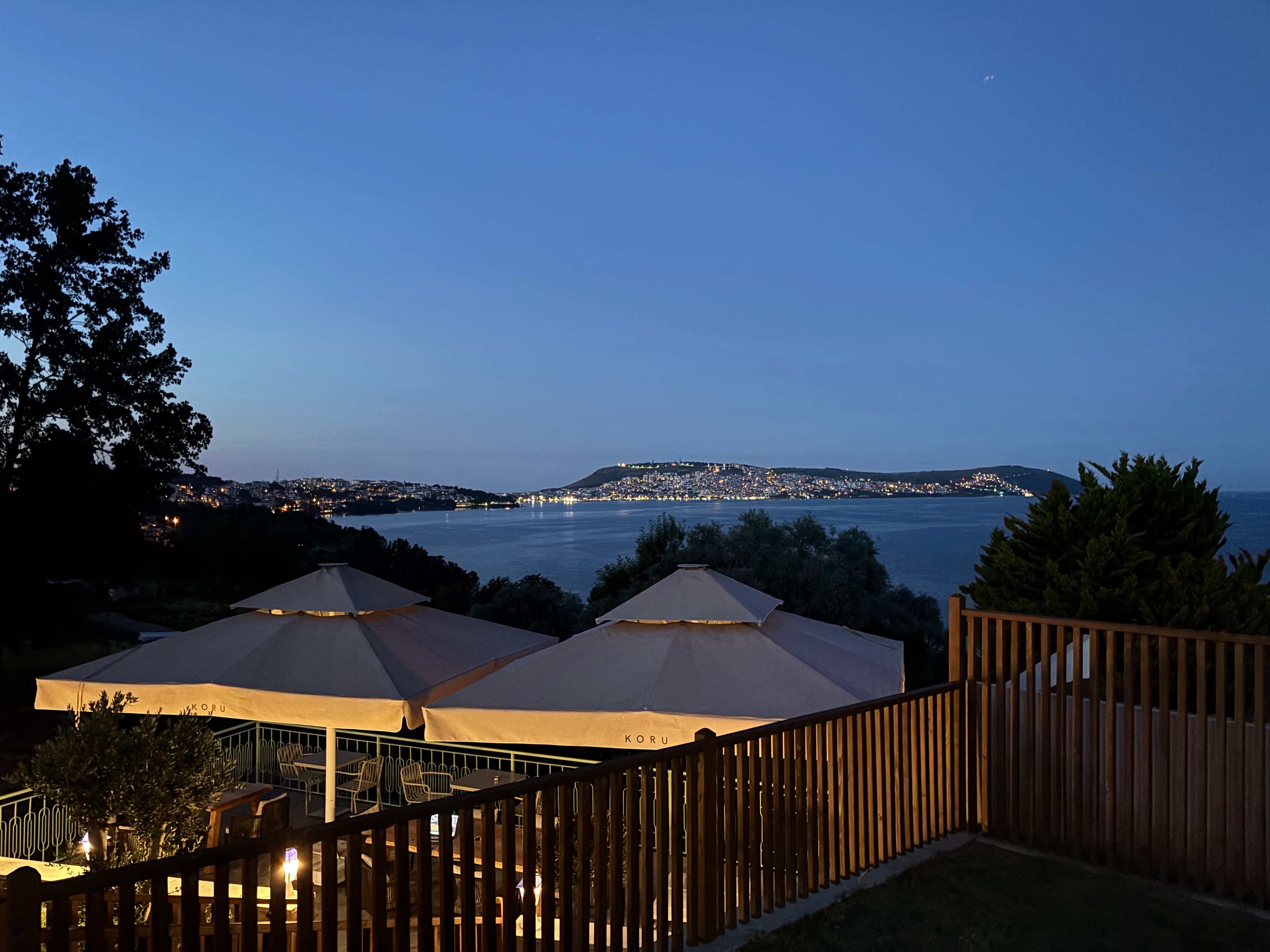 Sinop Koru Otel — teras ve deniz manzarası