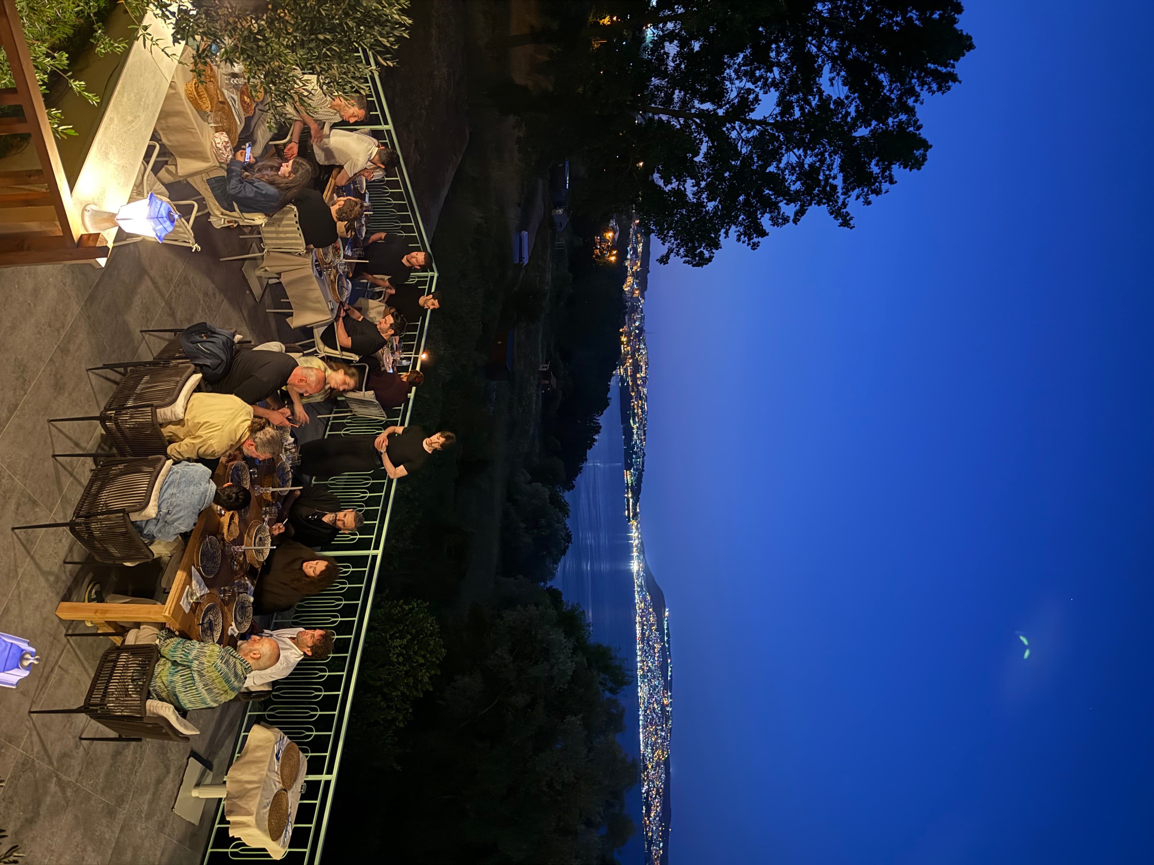 Sinop Koru Otel — teras akşam yemeği